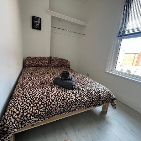 Safari Apartment, Free Parking, 10Min Walk To Blackpool Tower, Sleeps 12 Ngoại thất bức ảnh