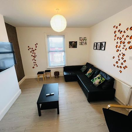 Safari Apartment, Free Parking, 10Min Walk To Blackpool Tower, Sleeps 12 Ngoại thất bức ảnh