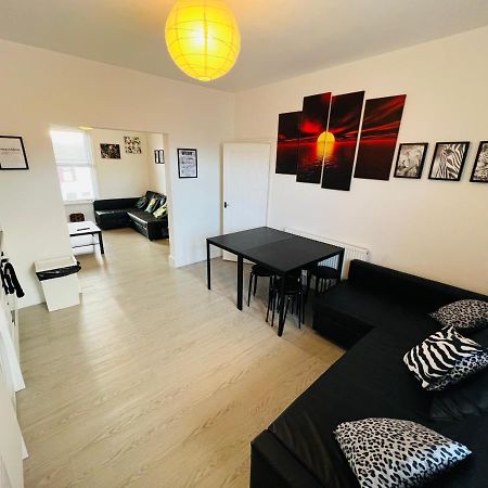 Safari Apartment, Free Parking, 10Min Walk To Blackpool Tower, Sleeps 12 Ngoại thất bức ảnh
