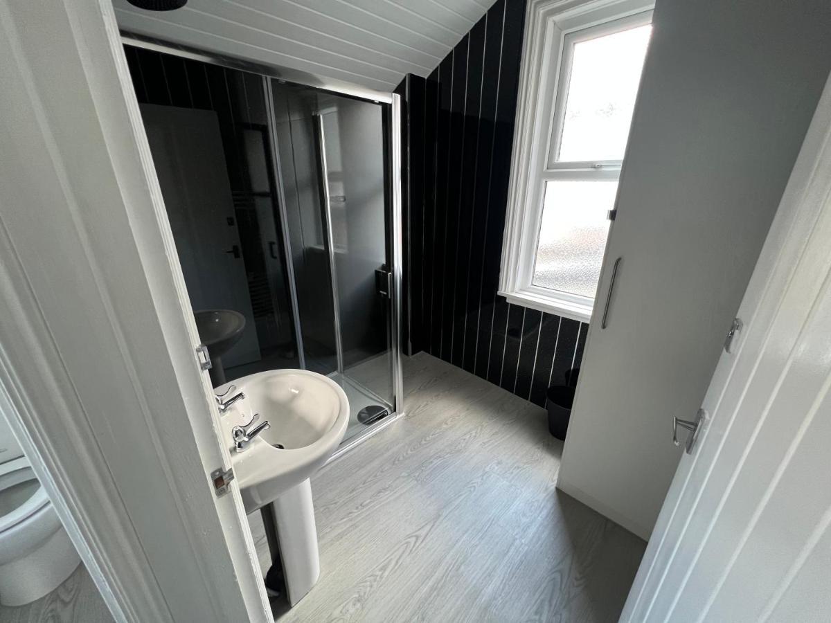 Safari Apartment, Free Parking, 10Min Walk To Blackpool Tower, Sleeps 12 Ngoại thất bức ảnh