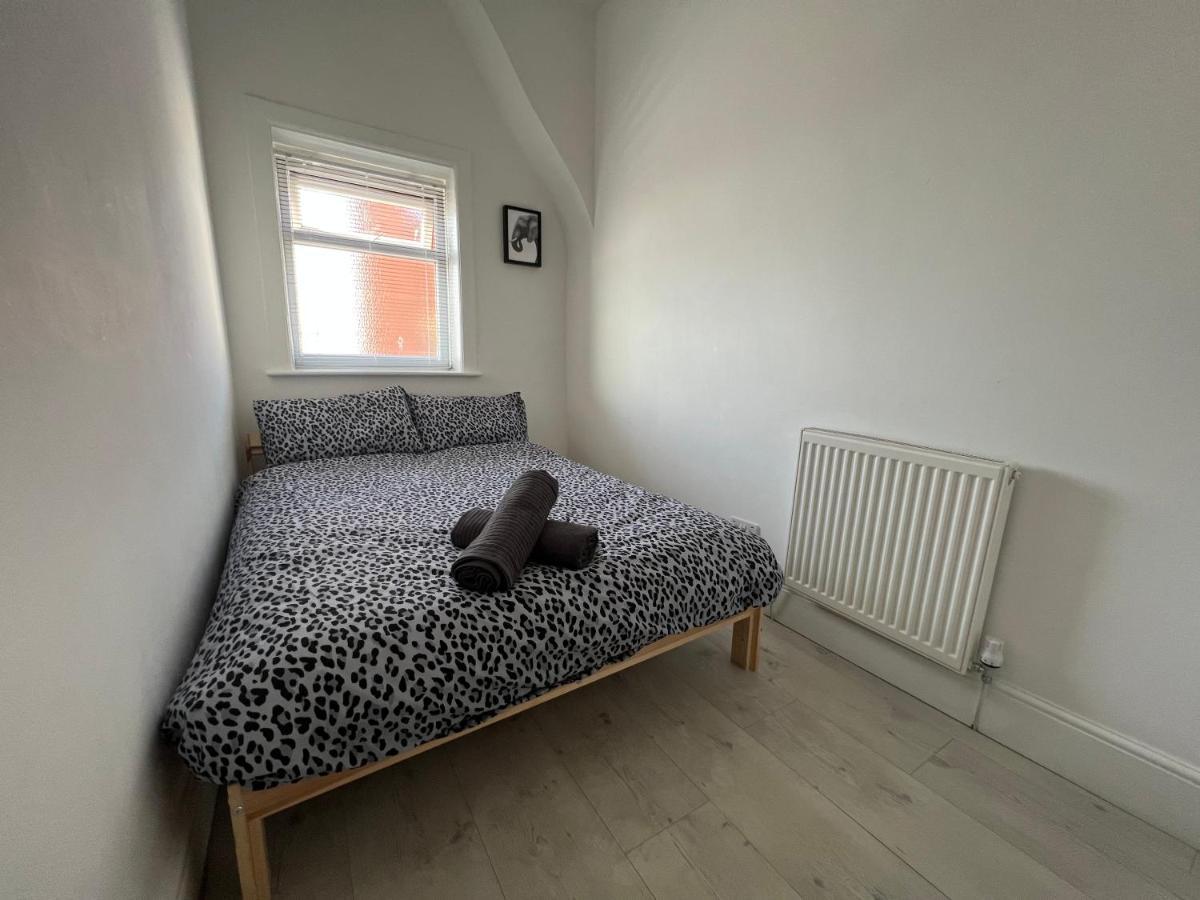 Safari Apartment, Free Parking, 10Min Walk To Blackpool Tower, Sleeps 12 Ngoại thất bức ảnh