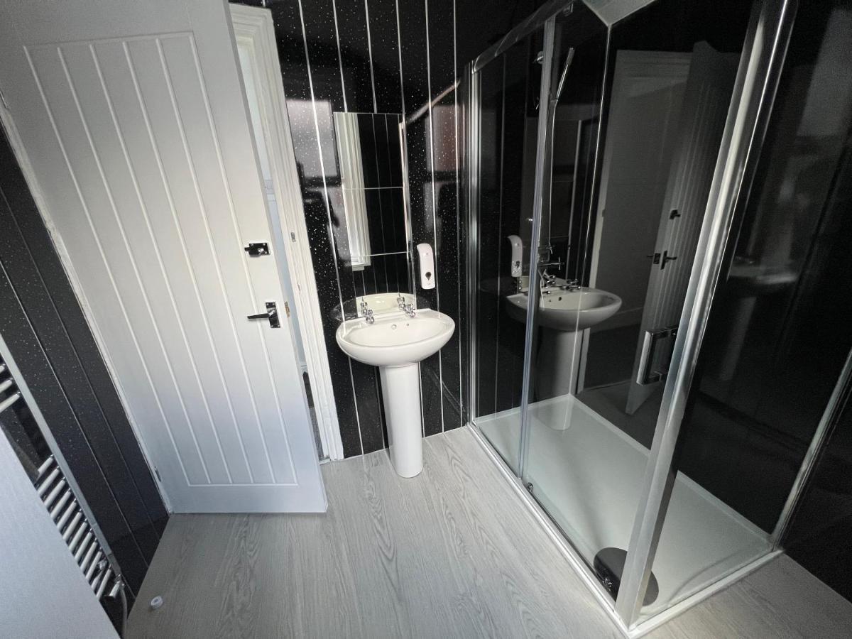 Safari Apartment, Free Parking, 10Min Walk To Blackpool Tower, Sleeps 12 Ngoại thất bức ảnh