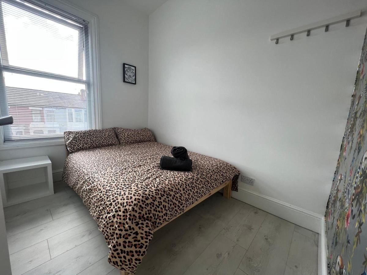 Safari Apartment, Free Parking, 10Min Walk To Blackpool Tower, Sleeps 12 Ngoại thất bức ảnh