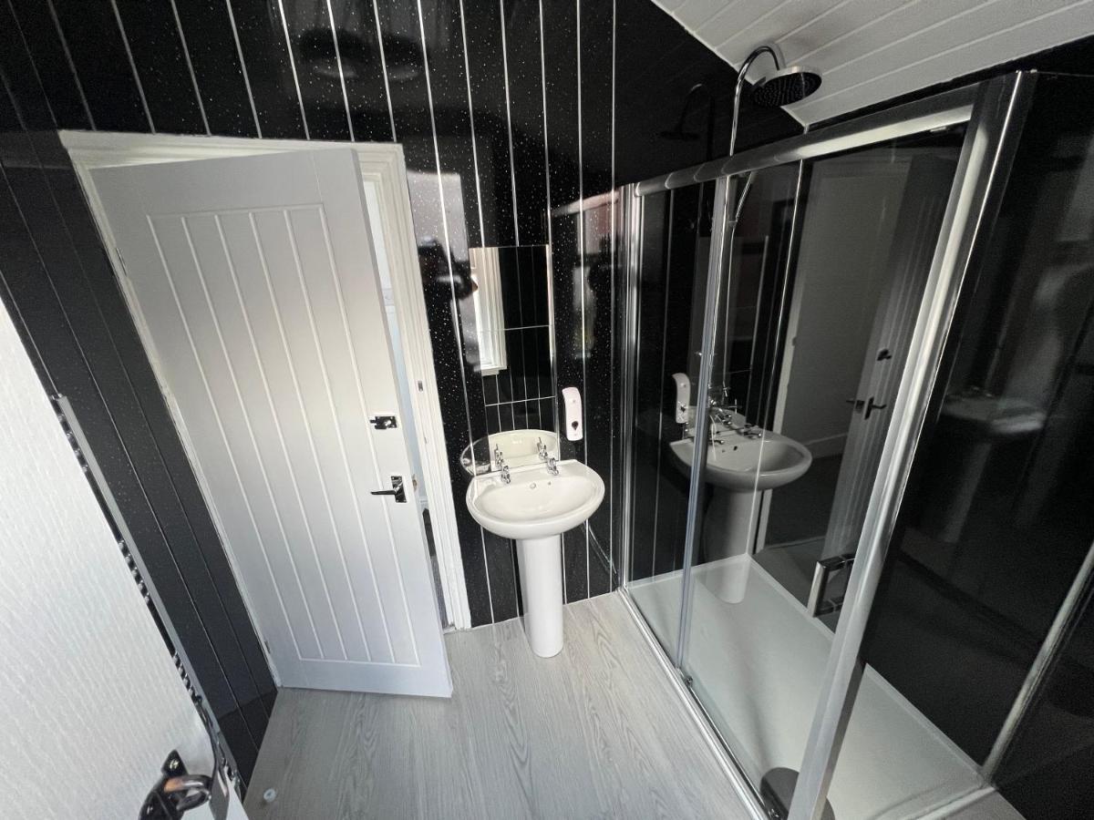 Safari Apartment, Free Parking, 10Min Walk To Blackpool Tower, Sleeps 12 Ngoại thất bức ảnh
