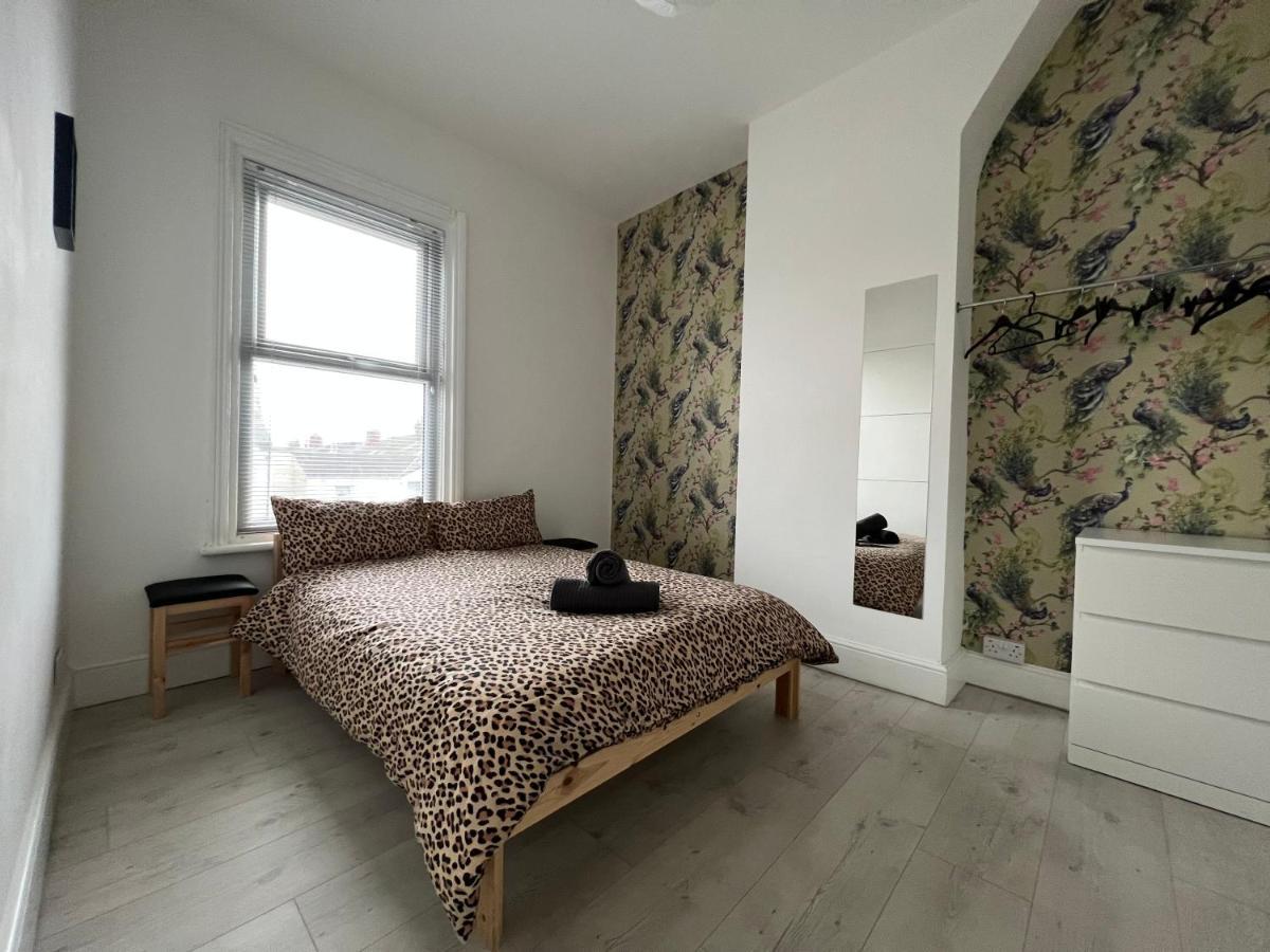 Safari Apartment, Free Parking, 10Min Walk To Blackpool Tower, Sleeps 12 Ngoại thất bức ảnh