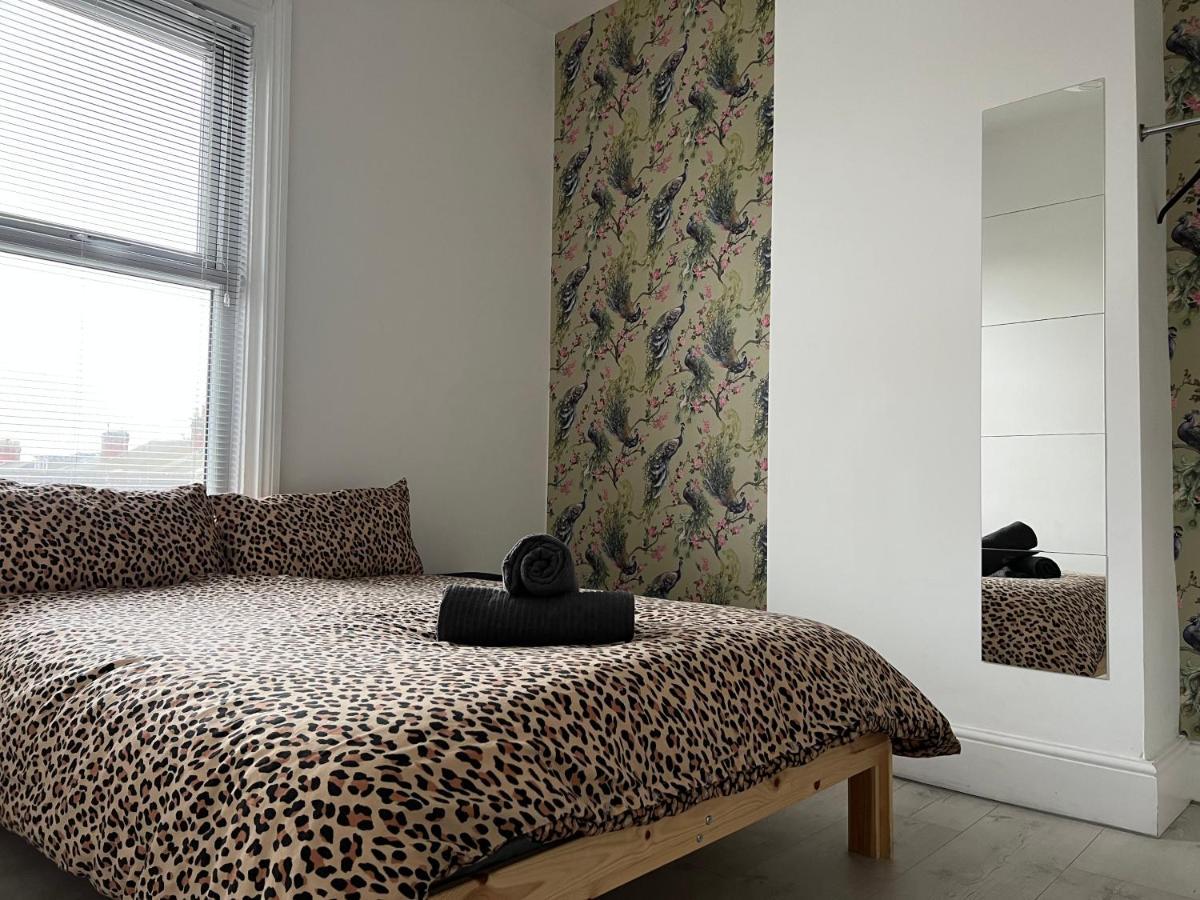 Safari Apartment, Free Parking, 10Min Walk To Blackpool Tower, Sleeps 12 Ngoại thất bức ảnh