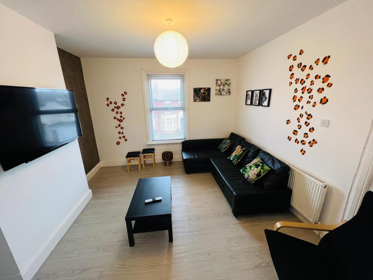 Safari Apartment, Free Parking, 10Min Walk To Blackpool Tower, Sleeps 12 Ngoại thất bức ảnh