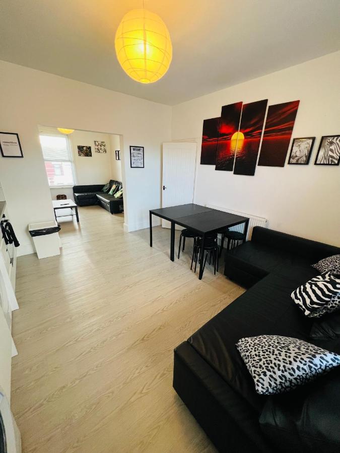 Safari Apartment, Free Parking, 10Min Walk To Blackpool Tower, Sleeps 12 Ngoại thất bức ảnh