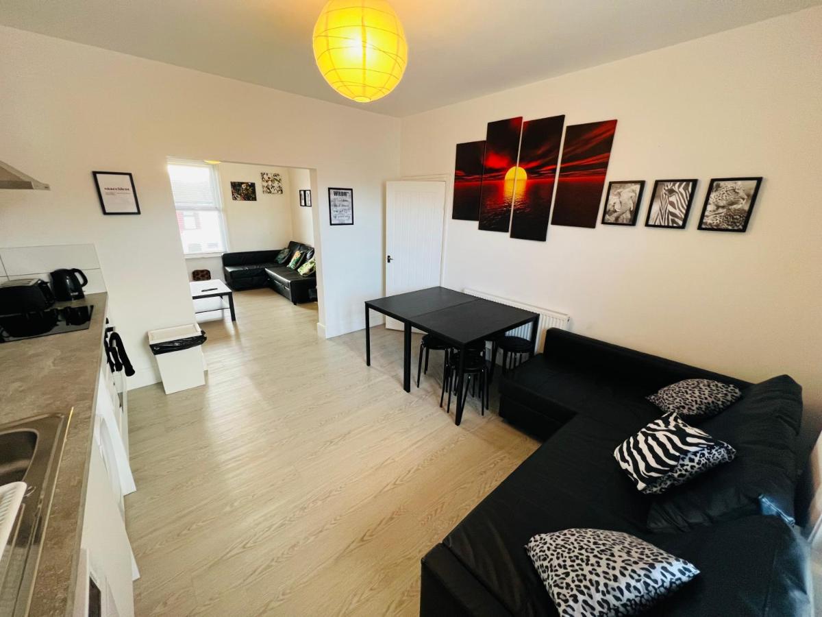 Safari Apartment, Free Parking, 10Min Walk To Blackpool Tower, Sleeps 12 Ngoại thất bức ảnh