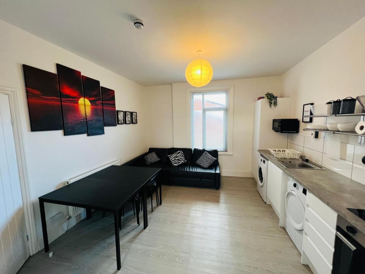 Safari Apartment, Free Parking, 10Min Walk To Blackpool Tower, Sleeps 12 Ngoại thất bức ảnh
